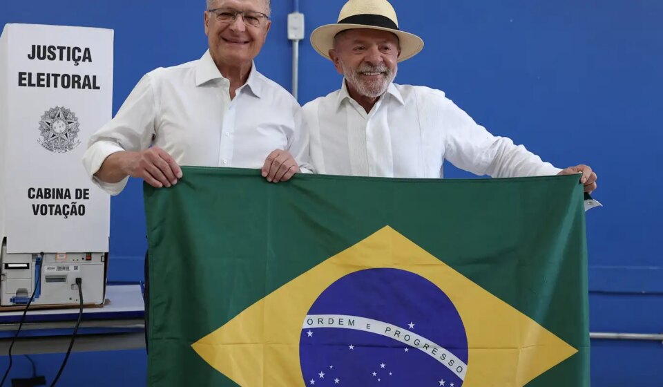 mendonca-da-24h-para-remocao-de-posts-sobre-lula-e-bandeira-do-brasil 