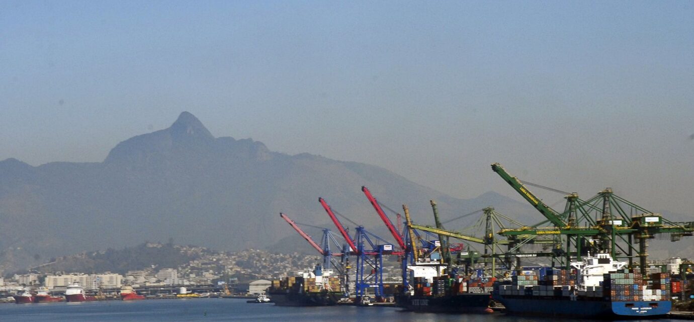 previsao-de-superavit-comercial-de-2026-cai-para-us$-84,4-bilhoes