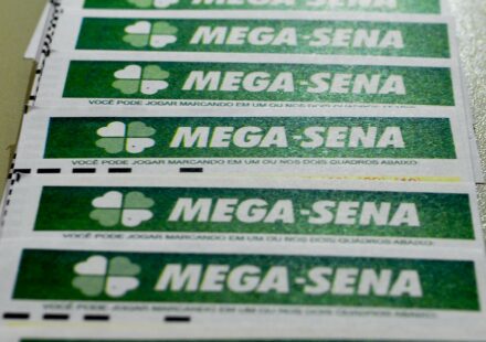 mega-sena-acumula-para-r$-100-milhoes;-confira-os-numeros-sorteados