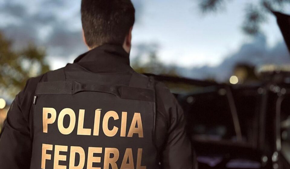 operacao-da-pf-mira-policiais-acusados-de-vender-fuzis-para-o-trafico