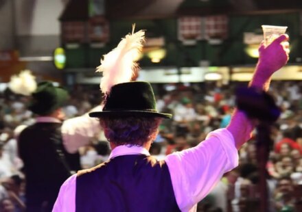 oktoberfest-de-blumenau-reune-atracoes-e-celebra-tradicao-germanica