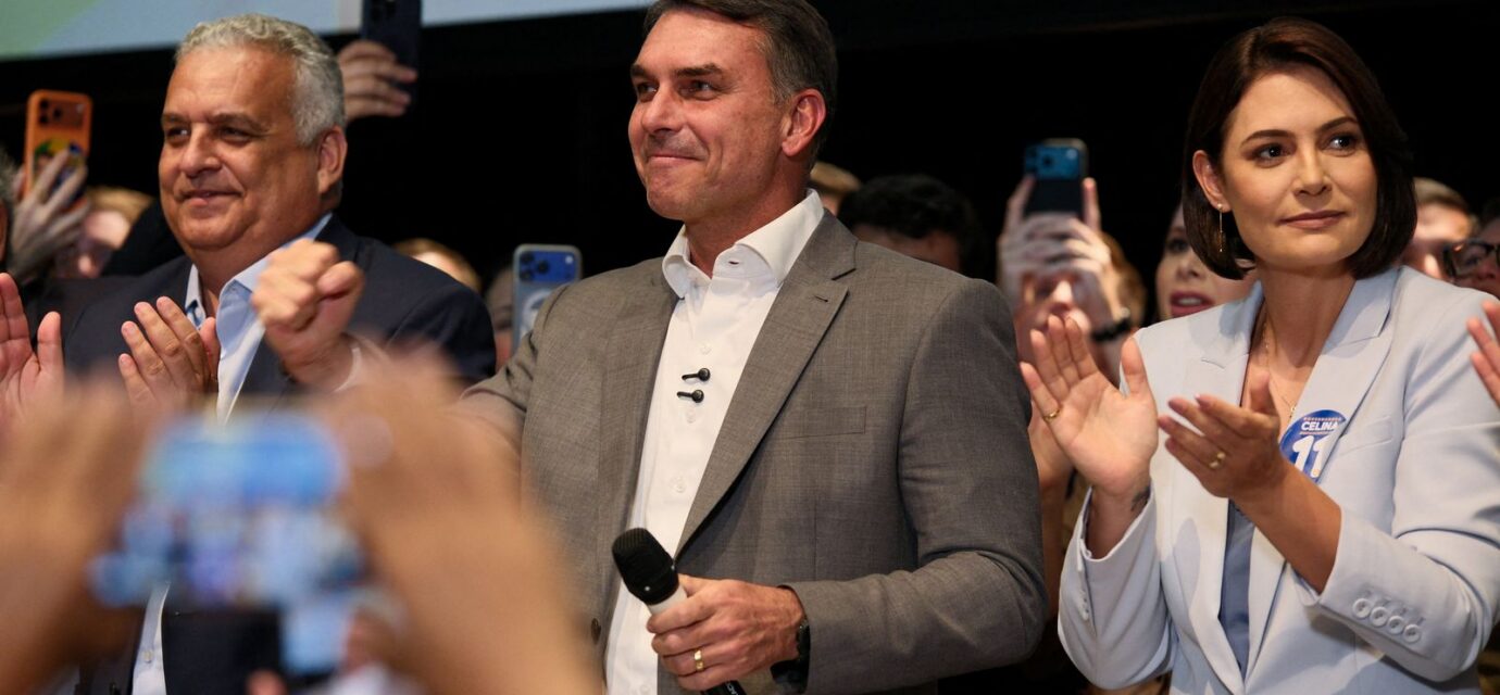 flavio-bolsonaro-recebe-apoio-de-partidos-e-fala-em-mudar-constituicao