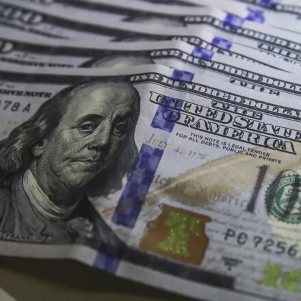 dolar-volta-a-r$-5-com-ambiente-externo-e-ajuste-pos-eleitoral