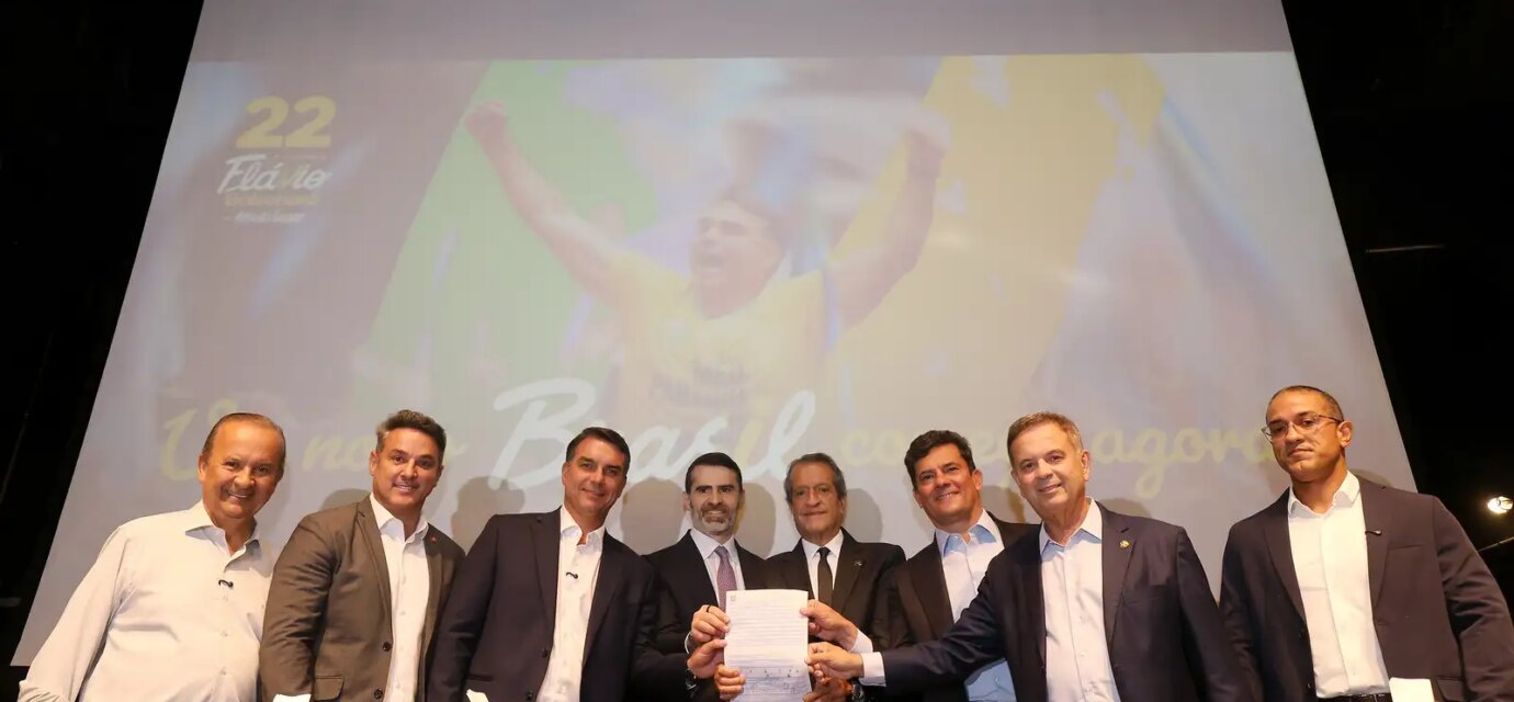 flavio-bolsonaro-recebe-apoio-de-governadores-eleitos-e-cury
