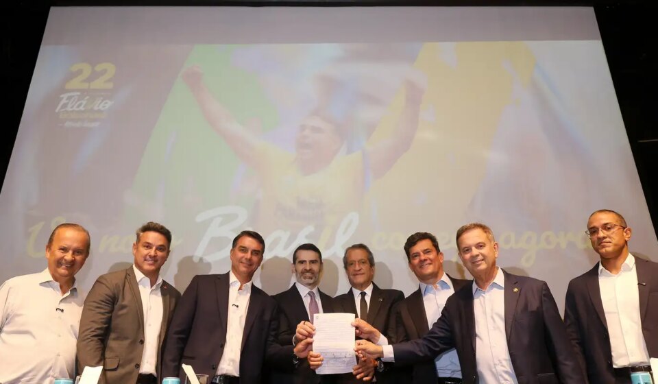 flavio-bolsonaro-recebe-apoio-de-governadores-eleitos-e-cury