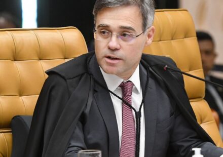 mendonca-determina-remocao-de-video-de-deputados-contrarios-a-flavio 