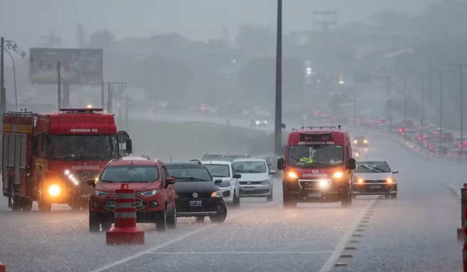 previsao-do-tempo:-tempestade-no-sul-com-formacao-de-ciclone-na-costa