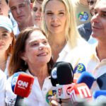 Flávio Bolsonaro diz que vai manter Bolsa Família e Farmácia Popular flavio-bolsonaro-diz-que-vai-manter-bolsa-familia-e-farmacia-popular