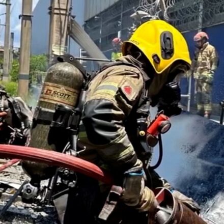 piloto-morre-apos-queda-de-aviao-em-patio-de-manutencao-do-metro-de-bh