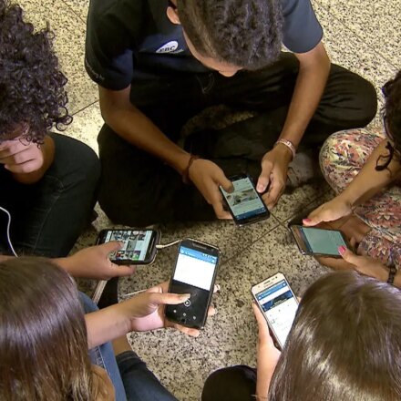 pesquisa-mostra-que-82%-sao-contra-criancas-de-ate-3-anos-com-celular