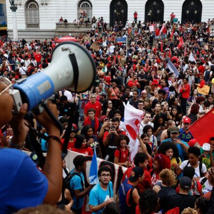 estudantes-fazem-atos-pelo-pais-em-apoio-a-lula