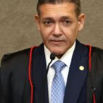 tse-atende-flavio-e-manda-suspender-canal-do-whatsapp-exercito-do-lula