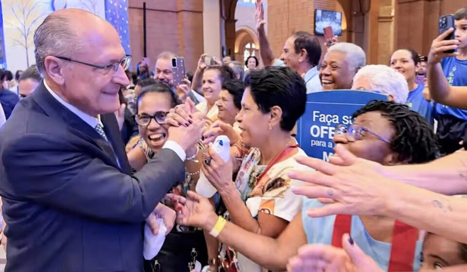 em-aparecida,-alckmin-pede-isencao-da-justica-eleitoral