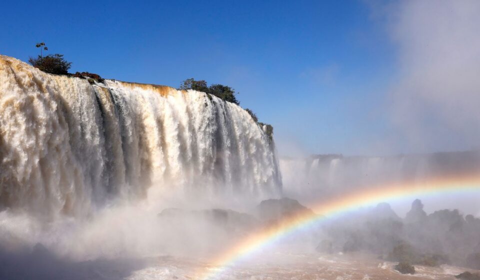 vazao-das-cataratas-do-iguacu-chega-a-13-milhoes-de-litros-por-segundo