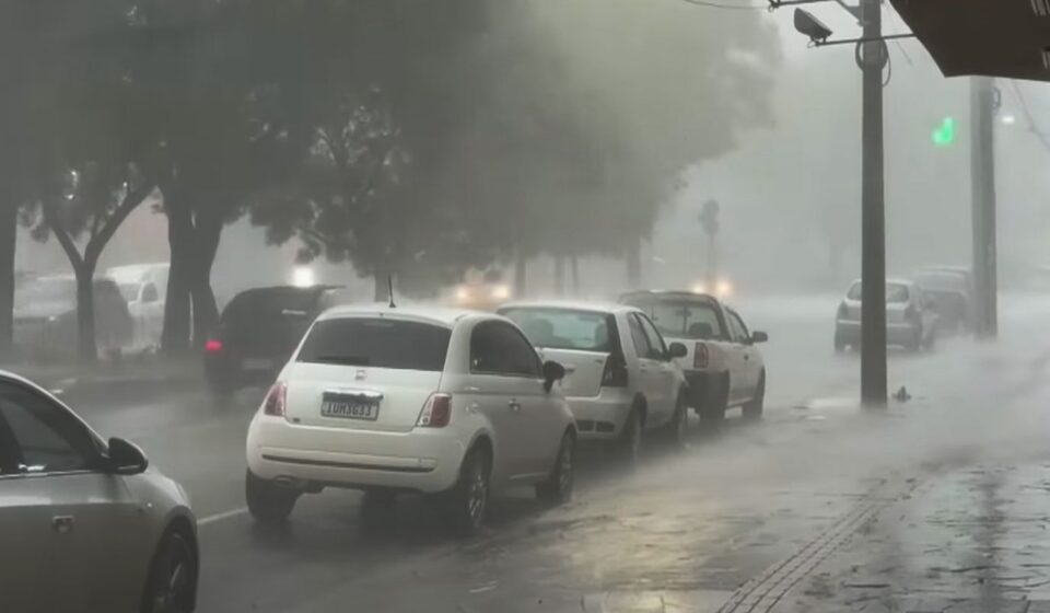 ciclone-e-frente-fria-trazem-chuva,-ventos-e-queda-de-temperatura