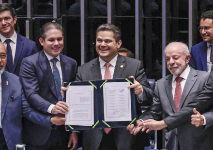 alcolumbre-homenageia-paim-no-fim-da-6×1;-entenda-motivo