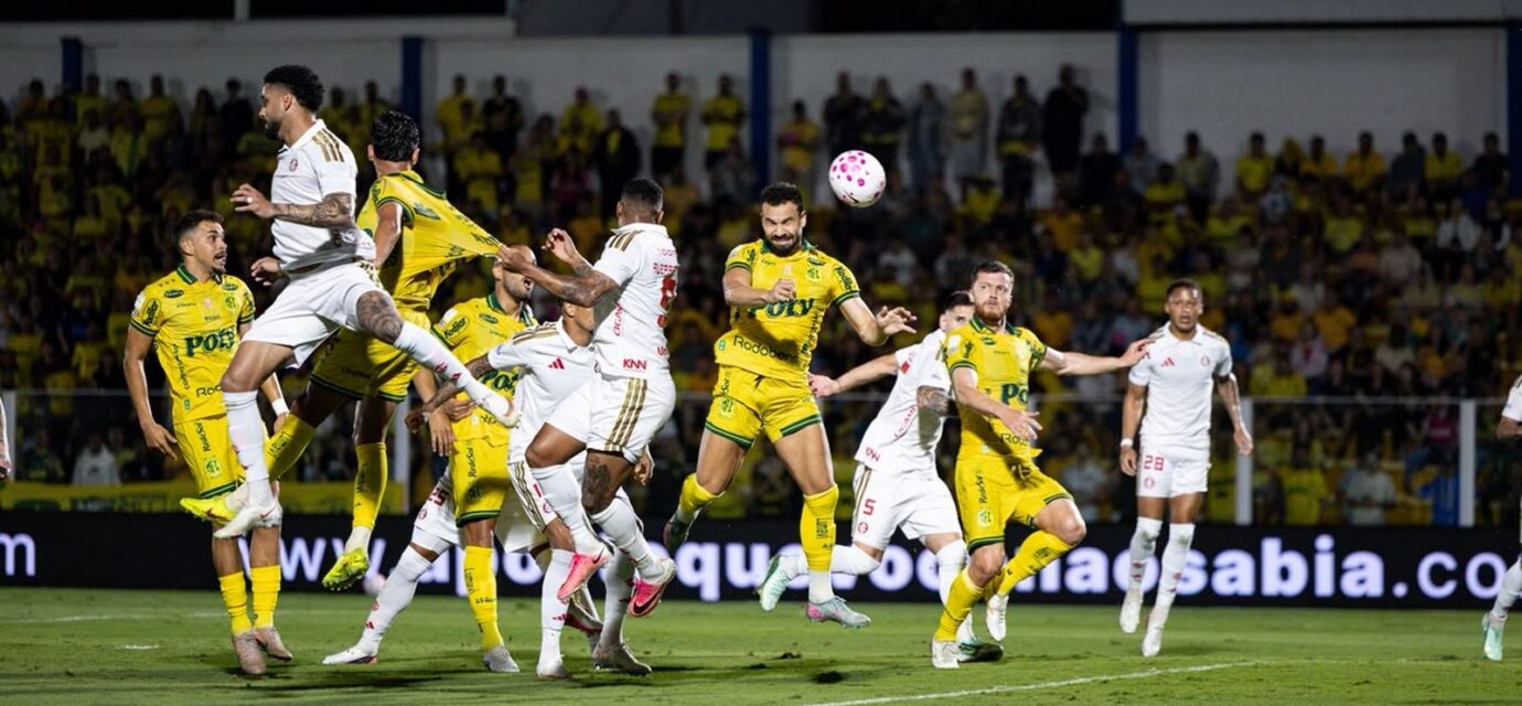 com-um-a-mais,-mirassol-vence-e-complica-internacional-no-brasileirao