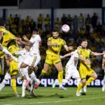 com-um-a-mais,-mirassol-vence-e-complica-internacional-no-brasileirao
