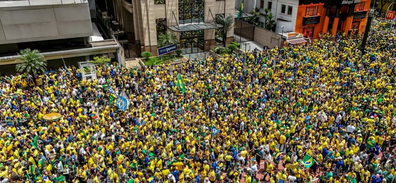 campanha-de-flavio-bolsonaro-realiza-manifestacao-na-paulista