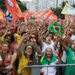 Ato em apoio à democracia e a Lula reúne milhares em Copacabana ato-em-apoio-a-democracia-e-a-lula-reune-milhares-em-copacabana