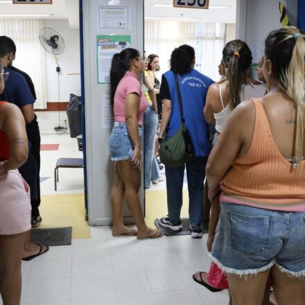 moradores-da-mare-se-mobilizam-para-divulgar-locais-de-votacao