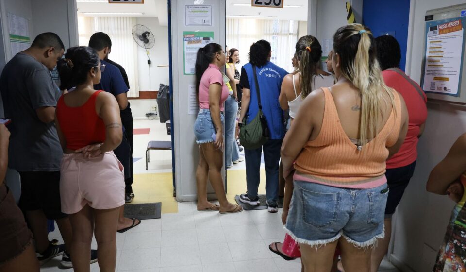 moradores-da-mare-se-mobilizam-para-divulgar-locais-de-votacao