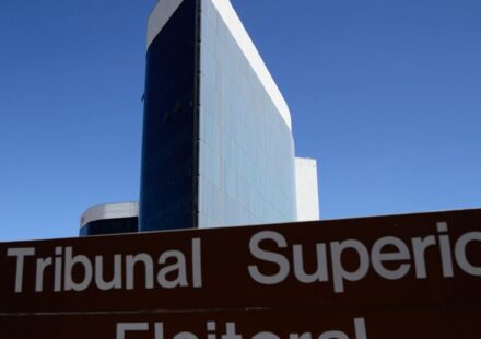 tse-estuda-desativar-canais-politicos-no-whatsapp-48h-antes-da-eleicao