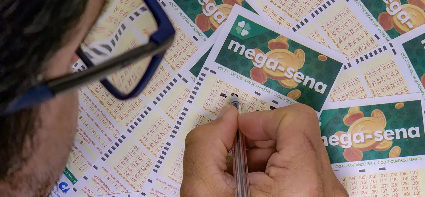 mega-sena-acumula-para-r$-230-milhoes;-confira-os-numeros-sorteados