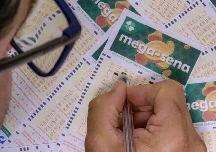mega-sena-acumula-para-r$-230-milhoes;-confira-os-numeros-sorteados