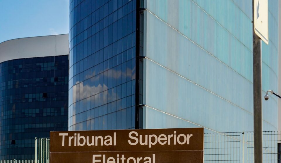 ministro-do-tse-proibe-suspensao-do-canal-exercito-do-lula