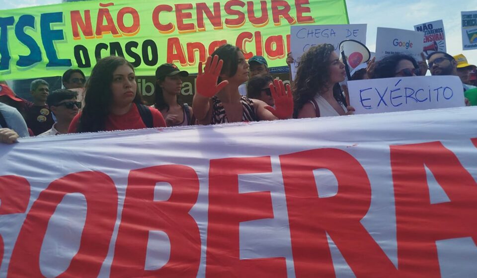 caso-ana-clara:-ativistas-protestam-no-tse-contra-decisao-de-mendonca