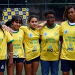 ex-jogadoras-da-selecao-de-futebol-incentivam-alunas-em-escolas-do-rio