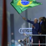 Em festa da vitória, Lula pede que público cante Hino da Independência em-festa-da-vitoria,-lula-pede-que-publico-cante-hino-da-independencia