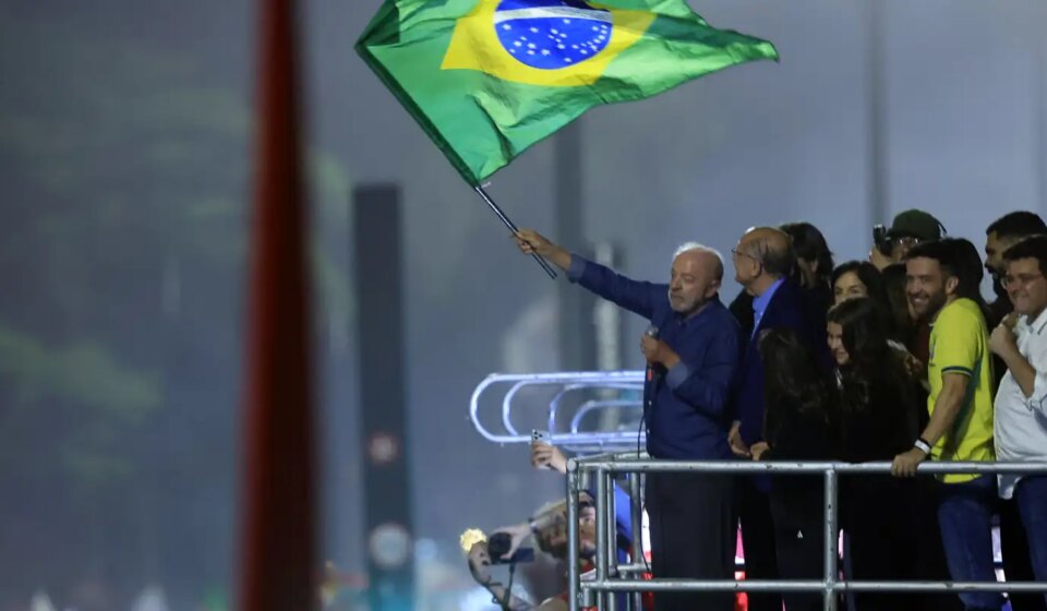 em-festa-da-vitoria,-lula-pede-que-publico-cante-hino-da-independencia