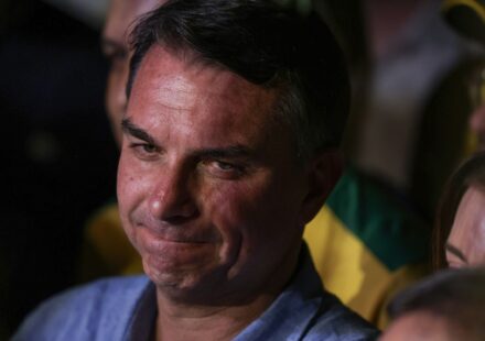 imprensa-internacional-repercute-fuga-de-flavio-bolsonaro-do-brasil