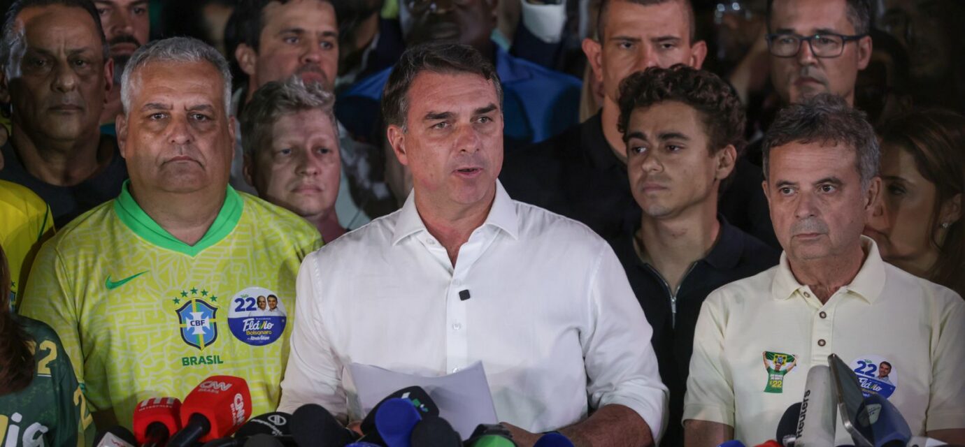 investigacoes-contra-flavio-continuam-no-stf-mesmo-apos-fuga