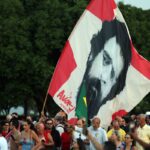 lula-e-eleitores-idosos-se-emocionam-em-“festa-de-aniversario”