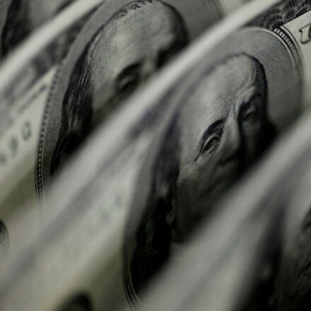 ibovespa-cai-2,68%,-e-dolar-fecha-em-leve-baixa-a-r$-5,34