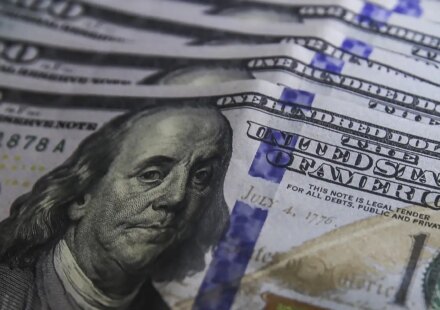 dolar-sobe-0,76%-e-fecha-a-r$-5,39-em-dia-de-cautela