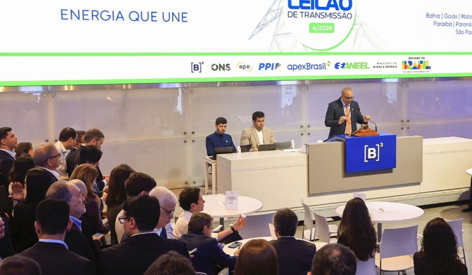 com-muita-disputa,-aneel-leiloou-oito-lotes-de-transmissao-de-energia